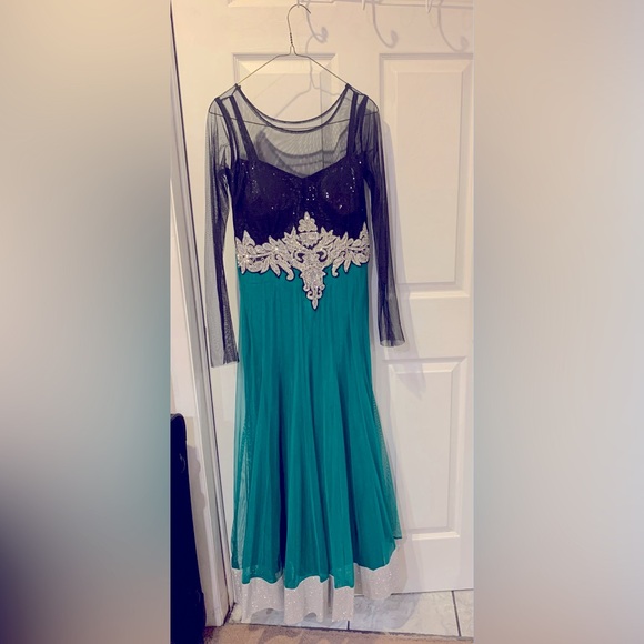 Floor length gown - Picture 2 of 2